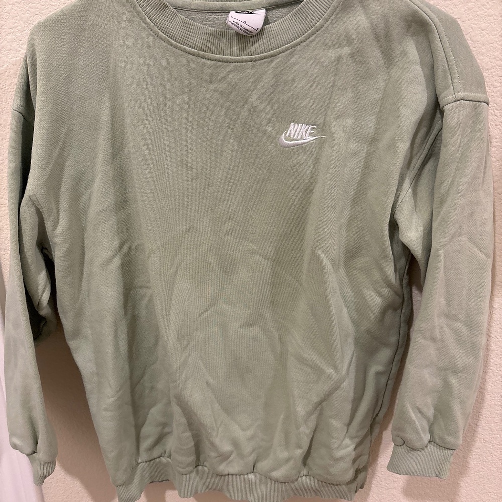 Nike girls size large crew neck sweatshirt like new